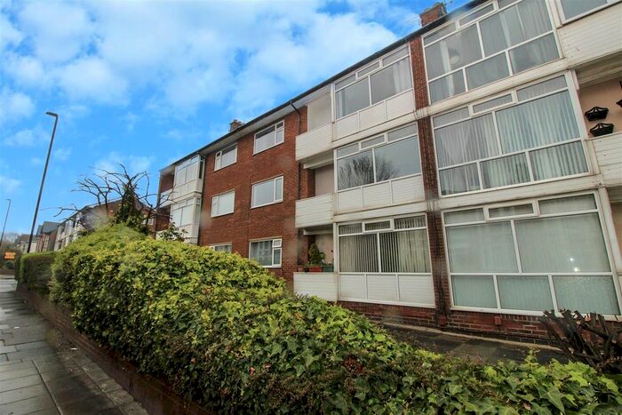 2 Bedroom Flat To Rent In Marine Court East, Whitley Bay, NE26