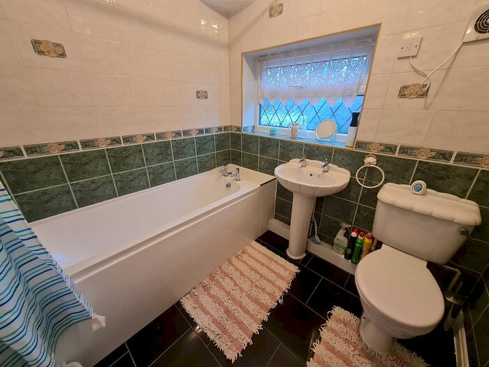 3 Bedroom Semi-Detached House To Rent In Westbourne Crescent, Pontefract, WF8