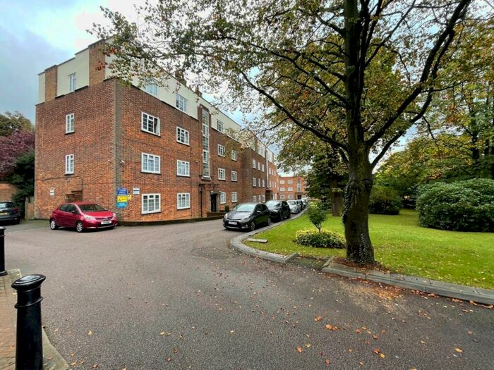 3 Bedroom Flat To Rent In Manor Court, Southgate, N14