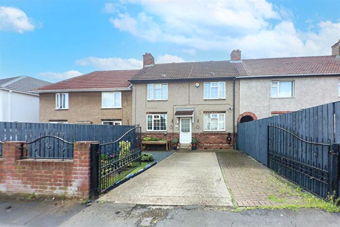 3 Bedroom Terraced House For Sale In Welfare Road, Woodlands, Doncaster, DN6