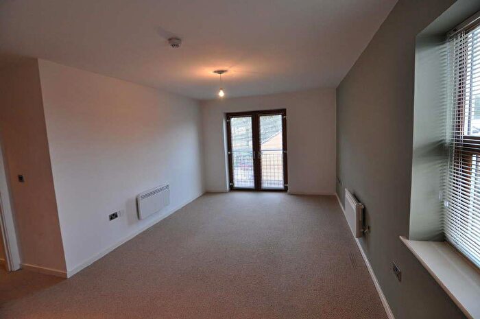 2 Bedroom Flat To Rent In Westwood Hall, Peregrine Way, BD6