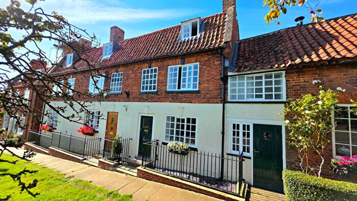 4 Bedroom Cottage For Sale In Market Place, Folkingham, NG34