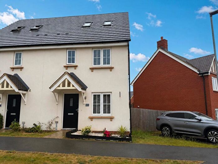 3 Bedroom Town House To Rent In Buxton Way, Boughton, Northampton, NN2