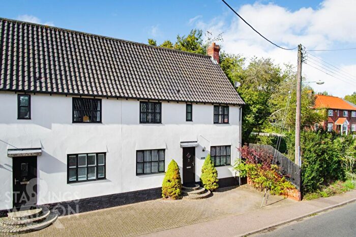 3 Bedroom Semi-Detached House For Sale In The Street, Brockdish, Diss, IP21