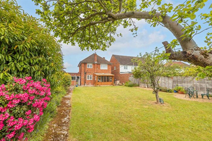 3 Bedroom Detached House For Sale In Blenheim Road, Slough, SL3
