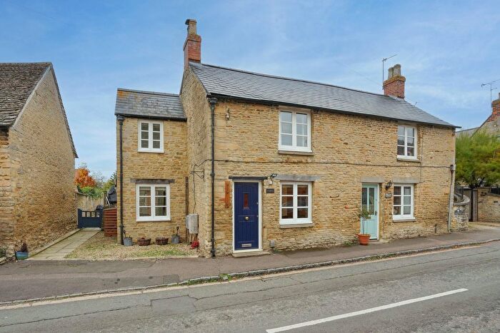 3 Bedroom End Terrace House For Sale In Church View, Bampton, OX18