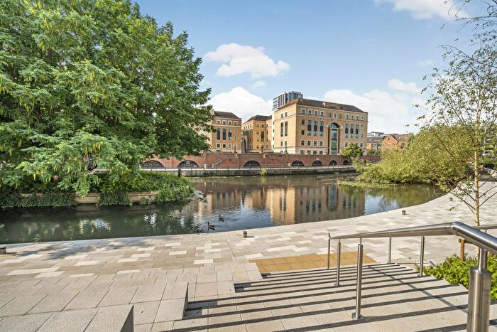 2 Bedroom Apartment To Rent In Kenavon Drive, Reading, RG1