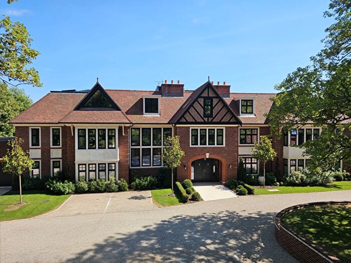 2 Bedroom Flat For Sale In Castle Hill, Farnham, GU9