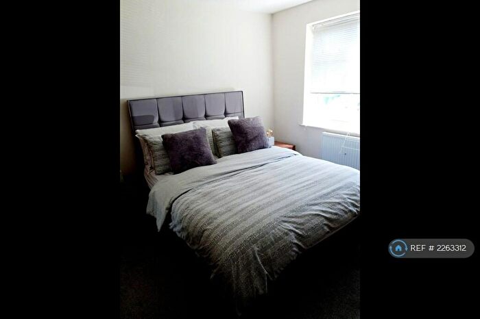 2 Bedroom Flat To Rent In Barlow Moor Court, Manchester, M20