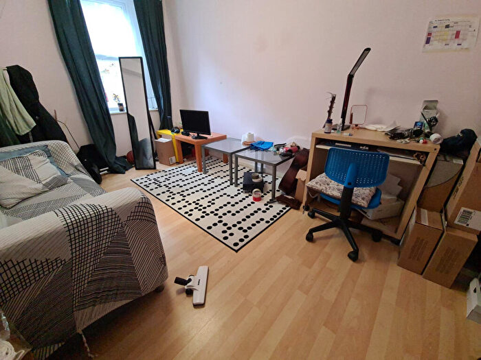 1 Bedroom House To Rent In Moorland Road, Leeds, LS6