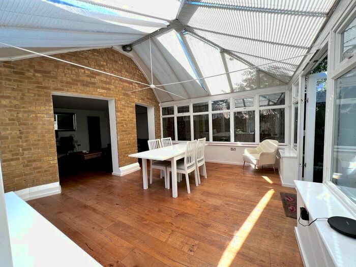 3 Bedroom Mews To Rent In Shaftesbury Mews, Clapham, SW4