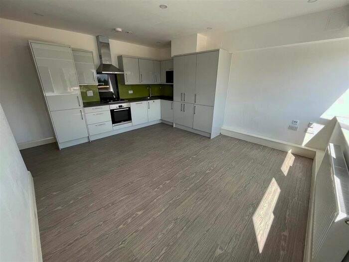 2 Bedroom Flat To Rent In Goodrich Mews, Dudley, DY3