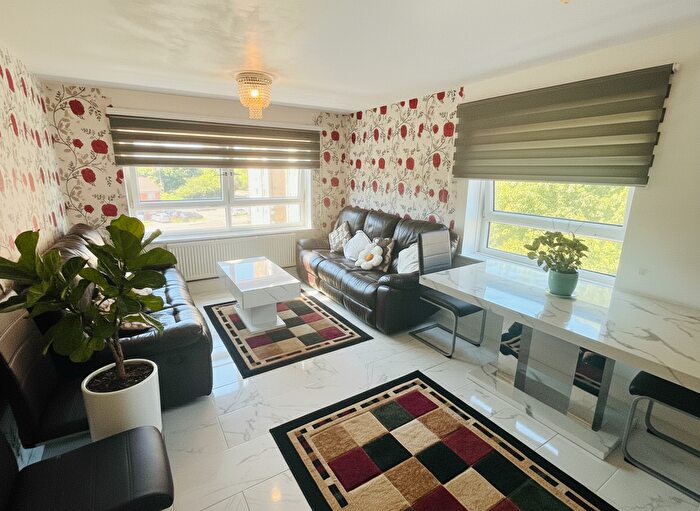 2 Bedroom Flat For Sale In Dunlin House, Gurnell Grove, London, W13