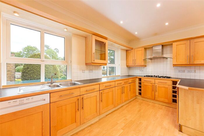 4 Bedroom Terraced House To Rent In The Laurels, Weybridge, KT13