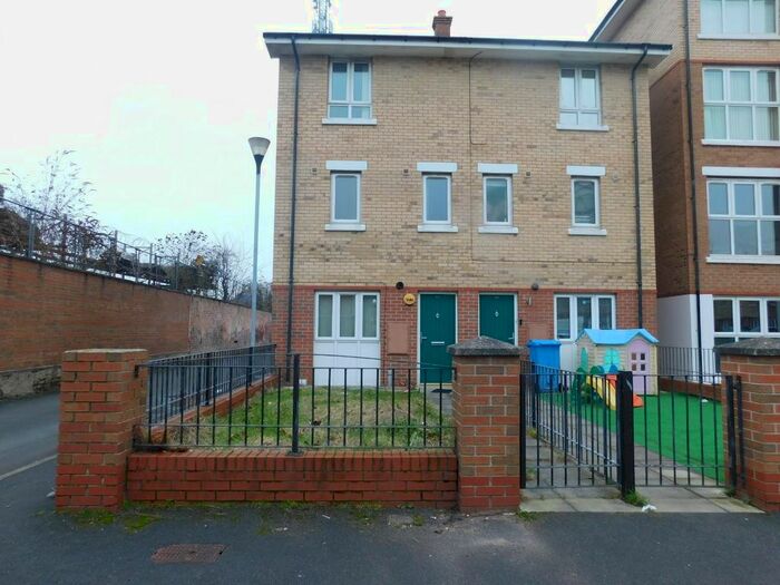 3 Bedroom Town House To Rent In Golders Green, Edge Hill, Liverpool L7