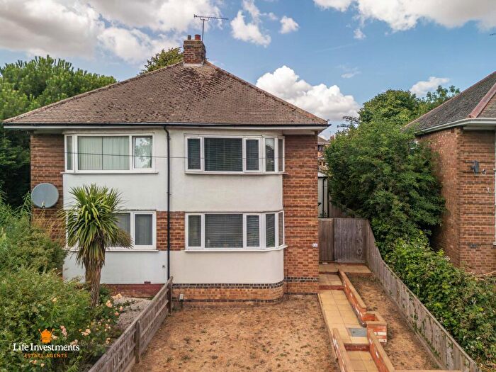 3 Bedroom Semi Detached House For Sale In Lawford Road, New Bilton, Rugby, Warwickshire, CV21