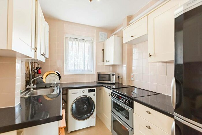 1 Bedroom Flat To Rent In Barnfield Road, Woolwich, London, SE18
