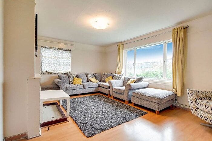 3 Bedroom Flat For Sale In Studley Grange Road, Ealing, London, W7