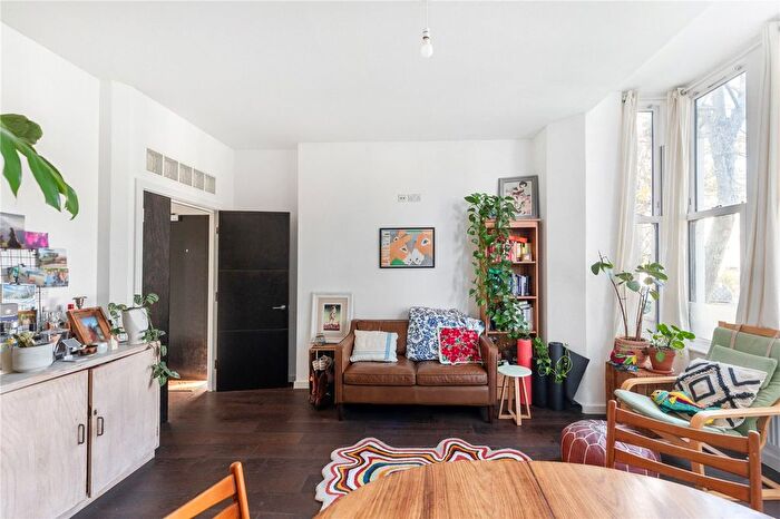 1 Bedroom Flat To Rent In Queens Drive, London, N4