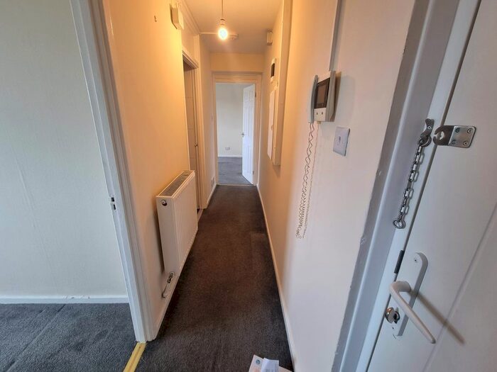 1 Bedroom Flat To Rent In Longford Court, Belle Vue Estate, London, NW4