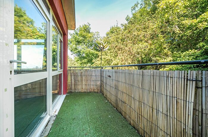 2 Bedroom Flat For Sale In Tylney Close, Chigwell, London, IG7