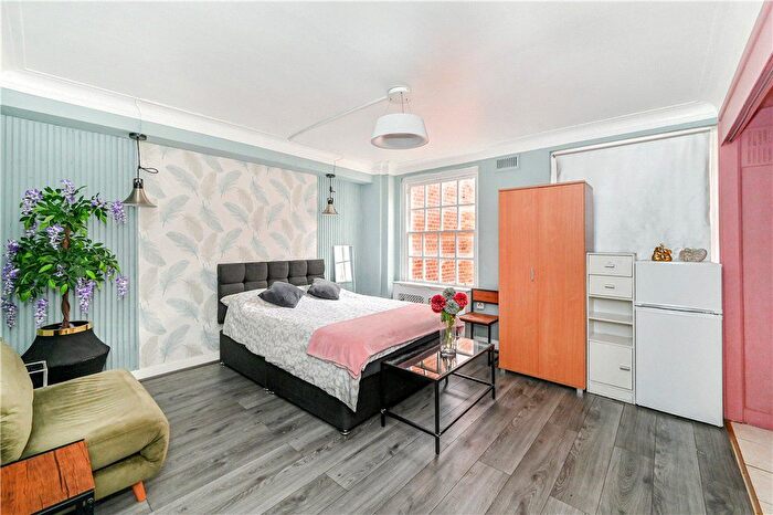 Studio To Rent In Edgware Road, London, W2