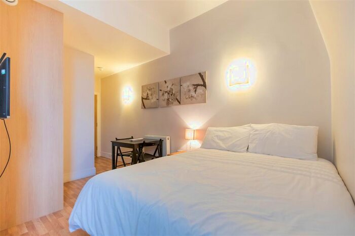 Studio To Rent In Kensington High Street, Kensington, W8