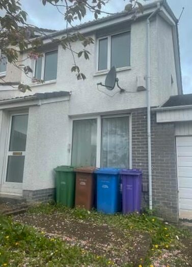 3 Bedroom Semi-Detached House To Rent In Inverewe Avenue, Thornliebank, Glasgow, G46