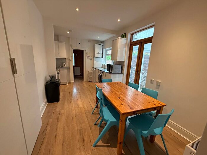 6 Bedroom Terraced House To Rent In Monks Road, Exeter, EX4