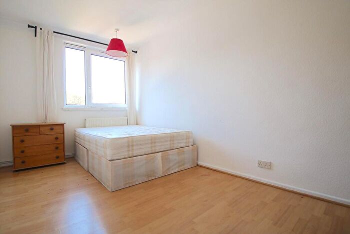 3 Bedroom Flat To Rent In Barnardo Street, London, E1