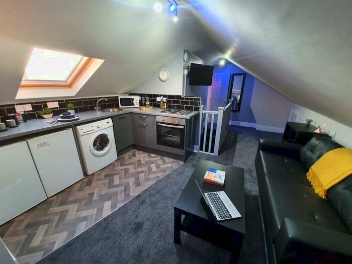 1 Bedroom Flat To Rent In Mildmay St - Student Apartment - /, LN1