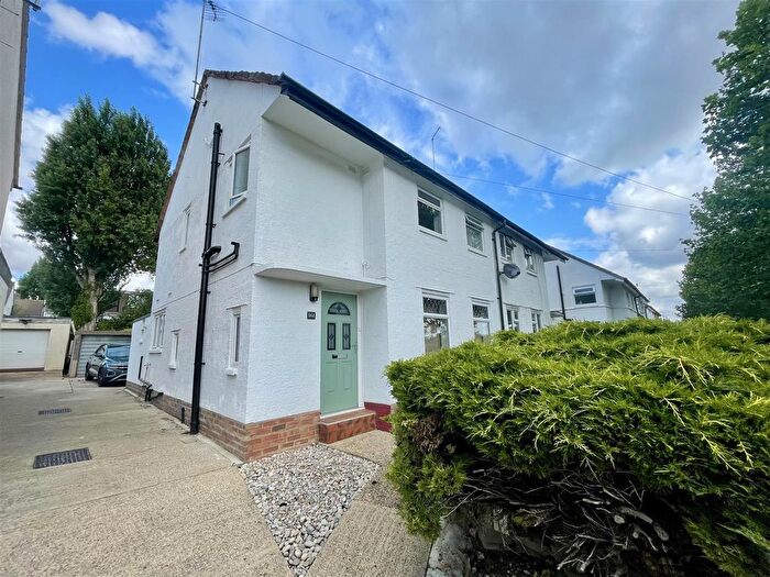 3 Bedroom Semi-Detached House For Sale In Dugdale Hill Lane, Potters Bar, EN6