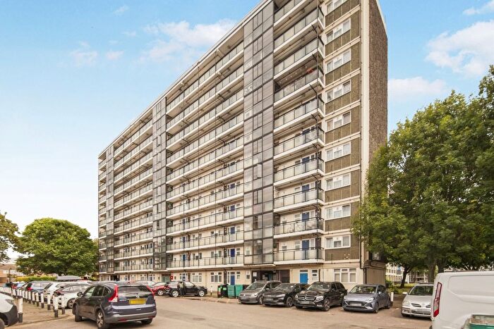 2 Bedroom Flat To Rent In Marchwood Close, London, SE5