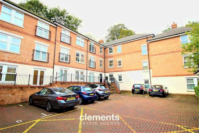 2 Bedroom Flat To Rent In Adrian Close, Hemel Hempstead HP1