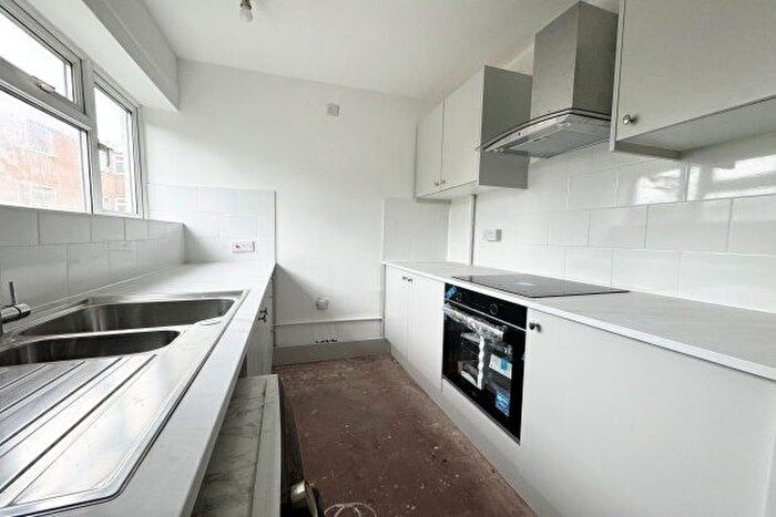 3 Bedroom Flat To Rent In Alcester Road, Birmingham, B13