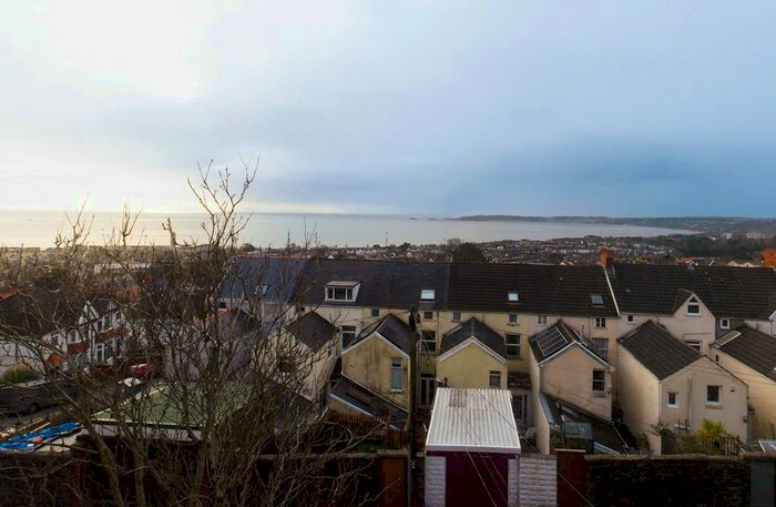 2 Bedroom Flat To Rent In Penlan Crescent, Uplands, Swansea, SA2