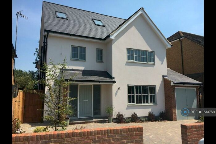 5 Bedroom Detached House To Rent In Fairmead Ave, Harpenden, AL5