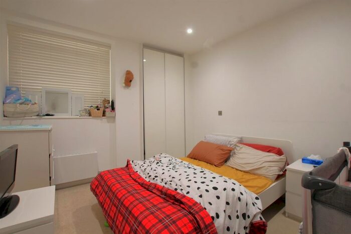 1 Bedroom Flat To Rent In Central House, Lampton Road, Hounslow, TW3