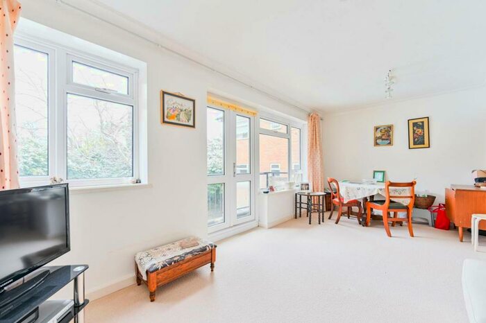 3 Bedroom Flat To Rent In Gooden Court, Harrow On The Hill, Harrow, HA1