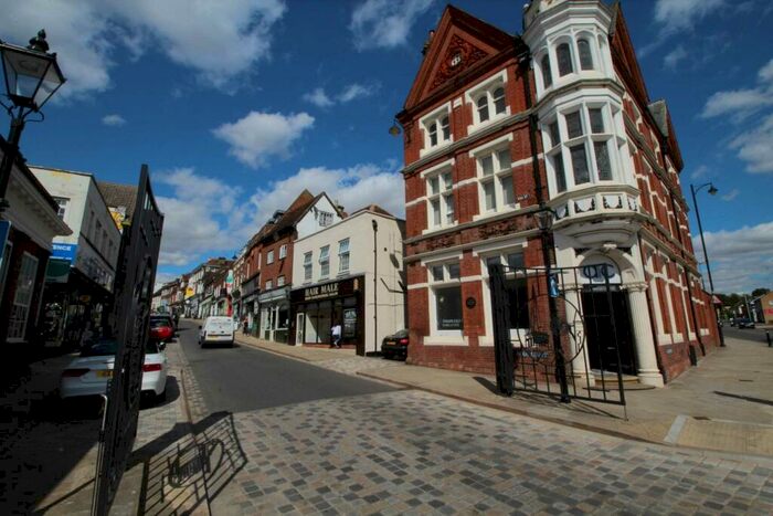 2 Bedroom Flat To Rent In Charleston House, Old Town, HP2