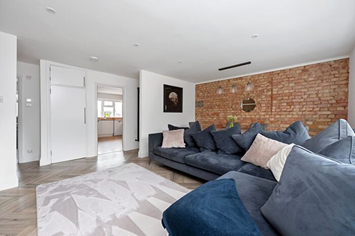 3 Bedroom Flat To Rent In Loyal Parade, Brighton, BN1