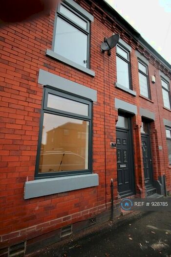 3 Bedroom Terraced House To Rent In Windsor Road, Droylsden, Manchester, M43