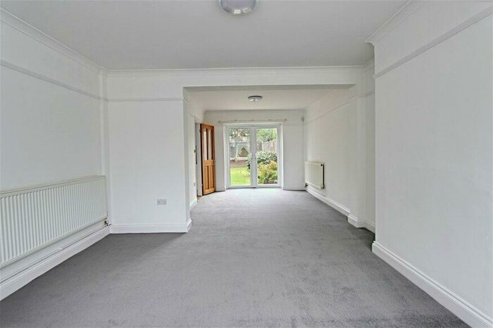 3 Bedroom Semi-Detached House To Rent In Linthorpe Road, East Barnet, East Barnet, EN4