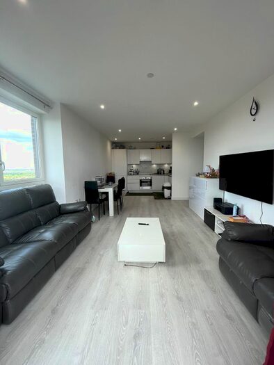 2 Bedroom Flat To Rent In Prince Regent Road, Hounslow, TW3