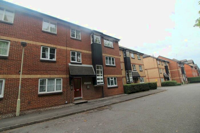 1 Bedroom Apartment To Rent In Troon Court, Muirfield Close, Reading, RG1