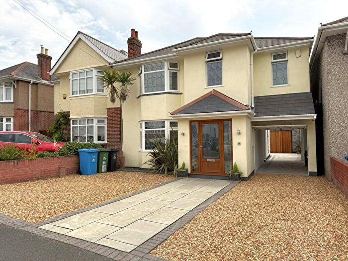 4 Bedroom Detached House For Sale In Hennings Park Road, Poole, BH15