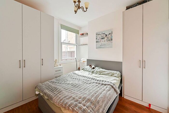 1 Bedroom Flat For Sale In Denison Road, Colliers Wood, London, SW19