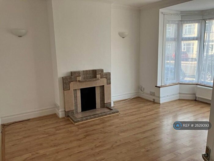 5 Bedroom Semi-Detached House To Rent In Siward Road, Bromley, BR2