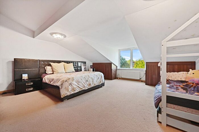 3 Bedroom Maisonette To Rent In Zodiac Close, London, HA8