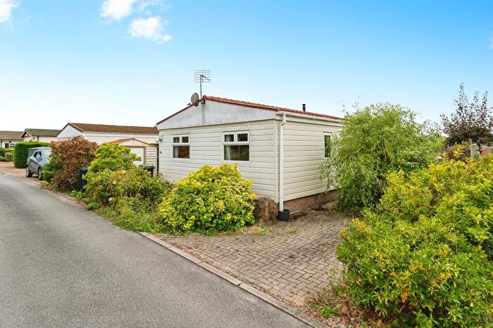 2 Bedroom Park Home For Sale In Bedwell Park, Witchford, Ely, CB6